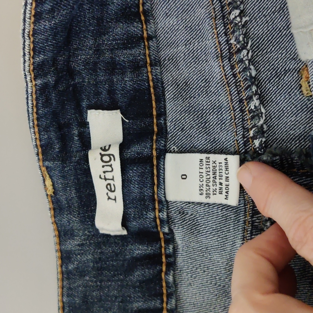 REFUGE Shorts - Picture 5 of 5